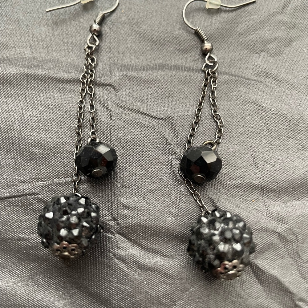 Elegant Black Sparkling Dangle Earrings